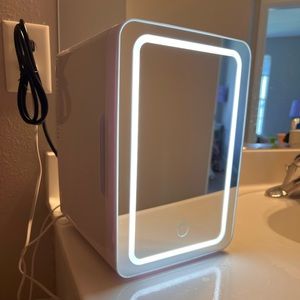 Personal chiller mini fridge
